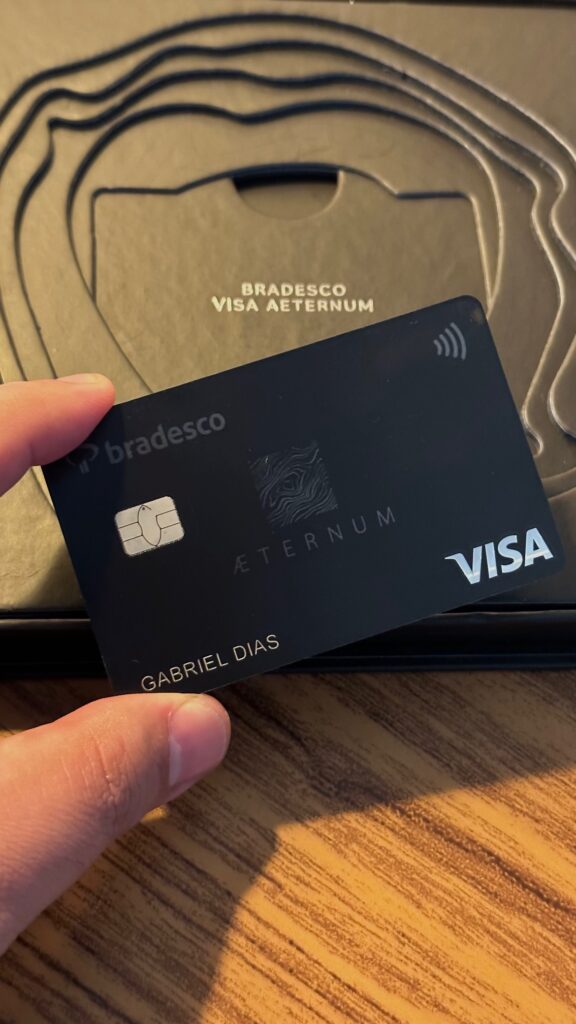 Conheça o kit de boas vindas do Visa Aeternum do Bradesco - Passageiro de  Primeira