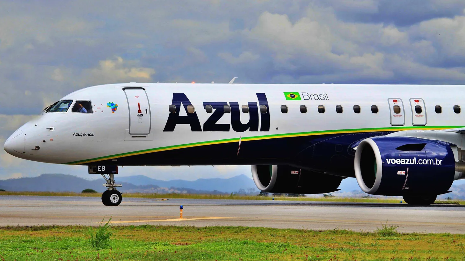 Avião Embraer 195 Azul Linhas Aéreas