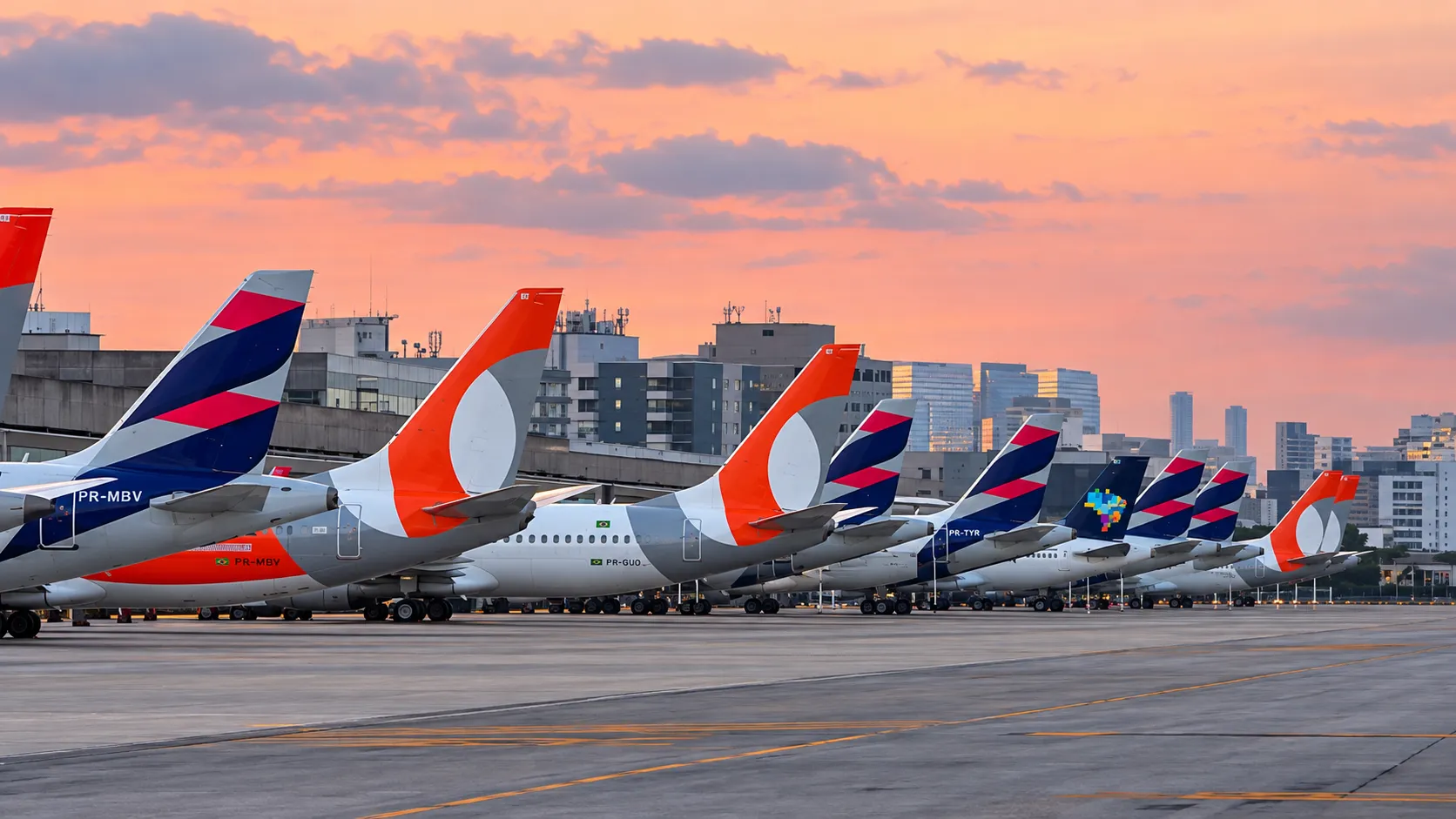 Aeronaves GOL, LATAM e Azul no aeroporto
